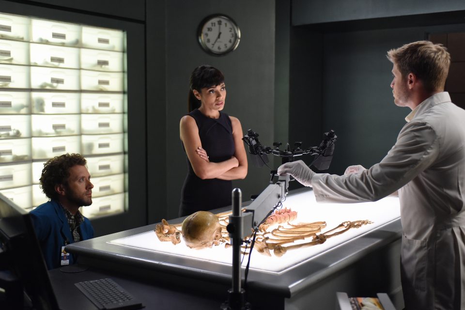 Bones-S12_ep1201_Sc26-Rm_0466_r-960x640.jpg