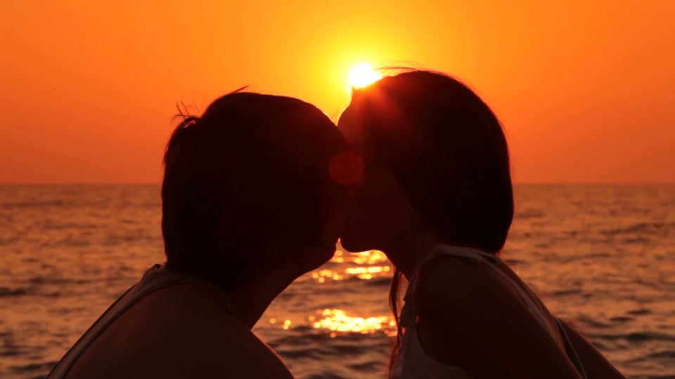 loving-couple-kissing-on-the-beach-at-sunset_e4ft8qatx__F0014-960x540.png