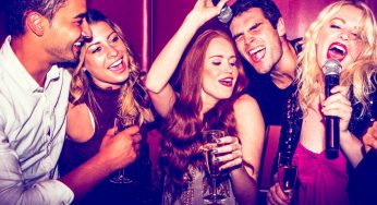 10 canciones que siempre cantas en el karaoke