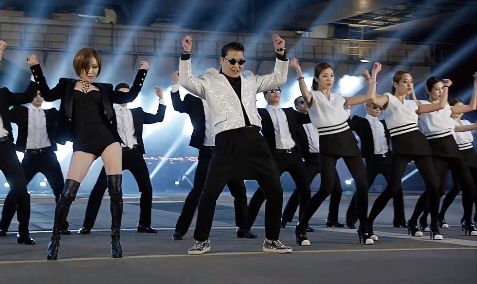 do-gentleman-dance-moves-from-psys-newest-k-pop-music-video.w1456-960x571.jpg