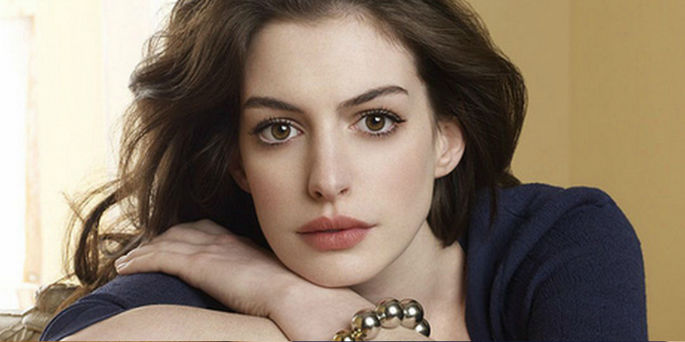 Anne-Hathaway2-960x480.png